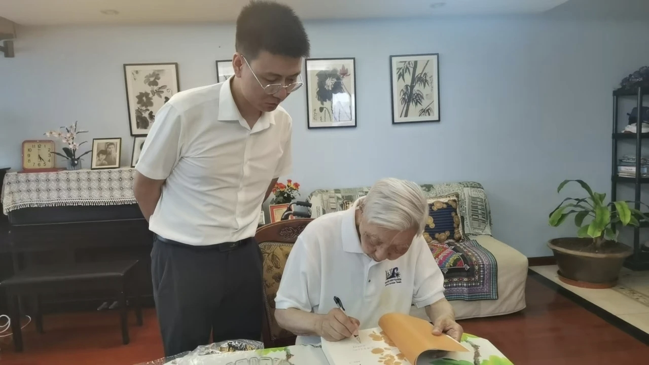 微信图片_20251128101000_504_335.jpg